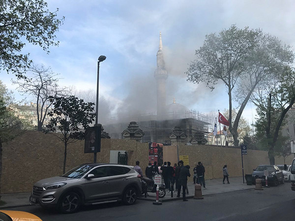 Teşvikiye Camii'nde korkutan yangın: İtfaiye müdahale etti! - Resim: 2