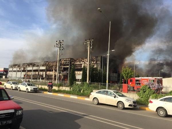 Dev fabrika küle döndü! - Resim: 2