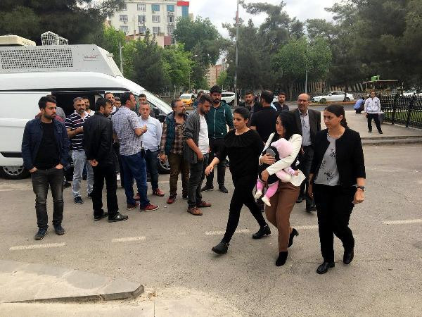 Ayşe Çelik bebeğiyle cezaevine girdi! - Resim: 2