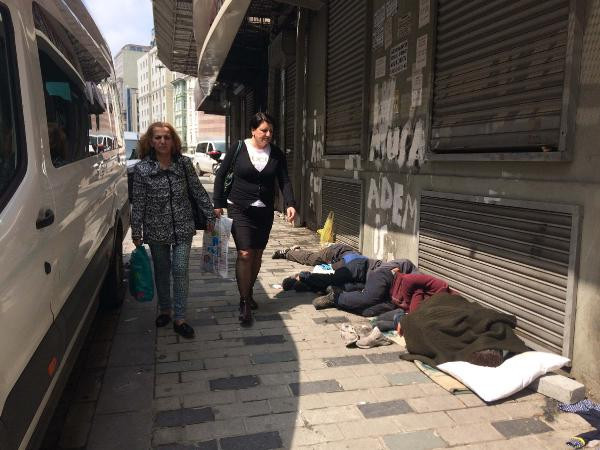 İstanbul'un göbeğinde ibretlik görüntü! Görenler kahroluyor - Resim: 3