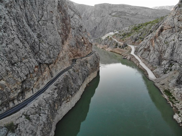 Dünyanın en tehlikeli yolu Türkiye'de! Araçlar birbirini görmüyor - Resim: 4