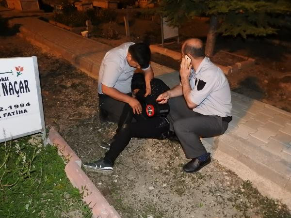 Çorum'da 'mezarlıkta gizemli kız' yakalandı! İşte o anlar... - Resim: 2