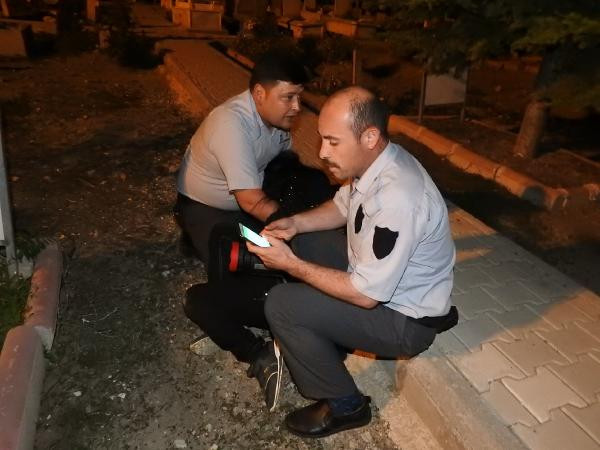 Çorum'da 'mezarlıkta gizemli kız' yakalandı! İşte o anlar... - Resim: 4