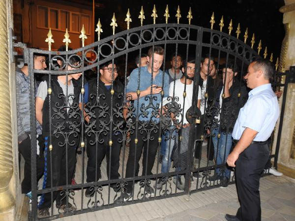 Mezarlıkta ağlayan gizemli kızın bulunduğu iddiası ortalığı karıştırdı - Resim: 1