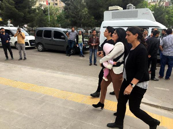 Ayşe Çelik tahliye edildi: Beyaz Show'a bağlanmıştı! - Resim: 3