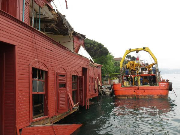 Tarihi yalıda kurtarma çalışmaları başladı! Dalgıçlar da var... - Resim: 1