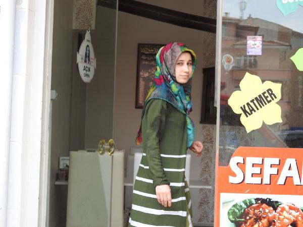 Alevler arasında kalan otoparkçıyı genç kız kurtardı! - Resim: 3