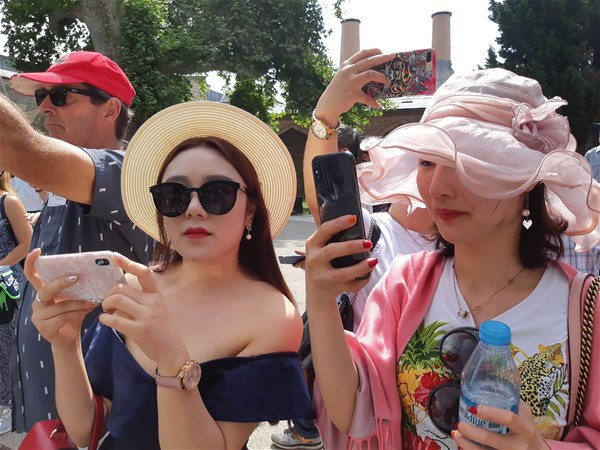 Baklava alayına turistlerden yoğun ilgi - Resim: 2