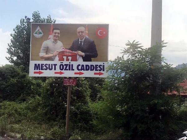 Mesut'un Almanya formalı tabelası değişti yerine gelene bakın! - Resim: 2