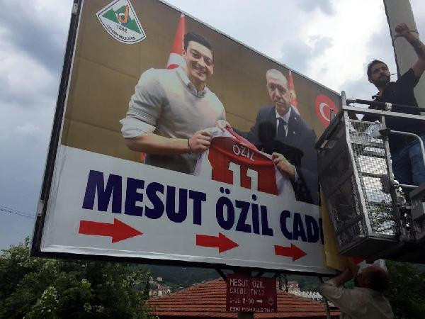 Mesut'un Almanya formalı tabelası değişti yerine gelene bakın! - Resim: 4
