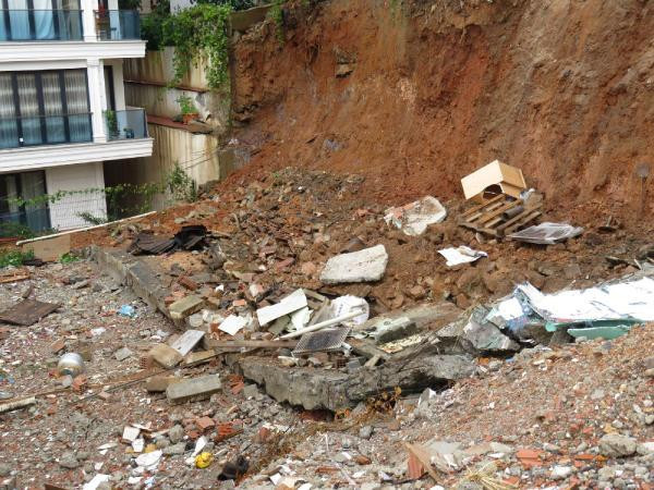 İstanbul'da korku dolu anlar: 3 katlı bina boşaltıldı! - Resim: 1