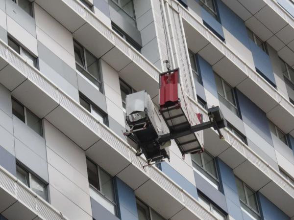 İstanbul'da korku dolu anlar! Vinç halatı kopunca... - Resim: 2