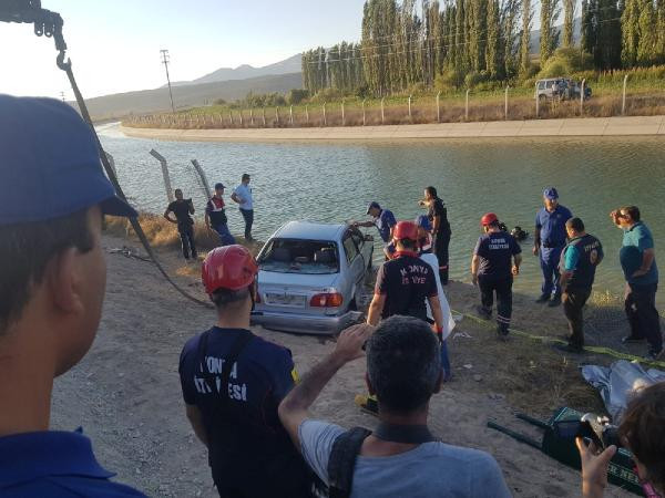 Cenazeden dönen çift kazada yaşamını yitirdi! - Resim: 2