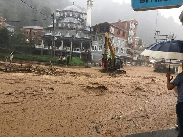 Rize'de sel felaketi başkan bu mesajı attı: Batıyoruz! - Resim: 2