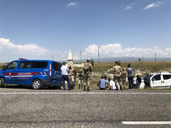 Kars'ta şehitler anıtına saldırı! - Resim: 2