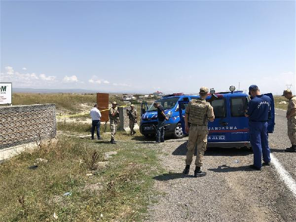 Kars'ta şehitler anıtına saldırı! - Resim: 3