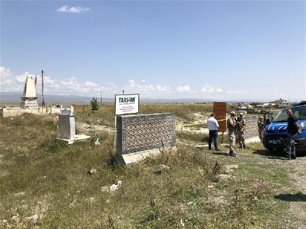 Kars'ta şehitler anıtına saldırı! - Resim: 4