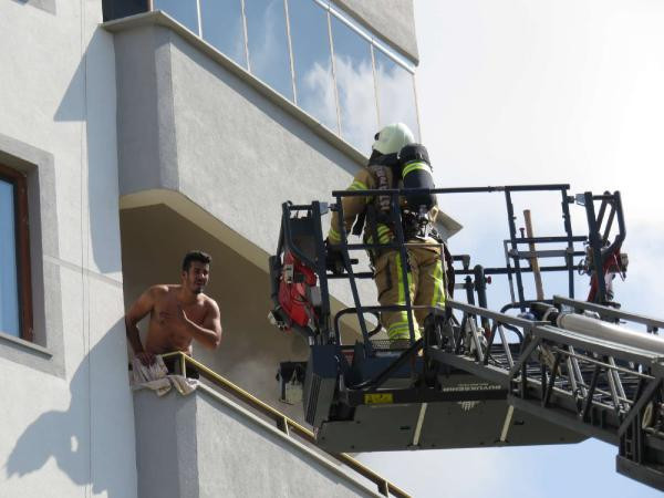 İstanbul'da bu sabah! Korku dolu anlar camlarda balkonlarda beklediler - Resim: 3