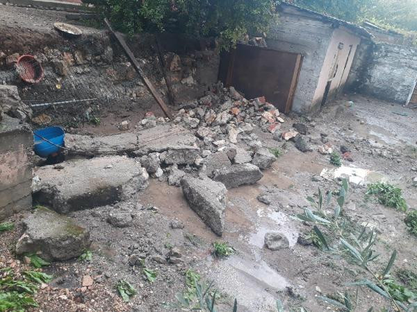 Bilecik'te sel suları bahçe duvarını yıktı - Resim: 1