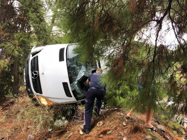 Antalya'da tur minibüsü devrildi: Çok sayıda ölü ve yaralı var! - Resim: 3