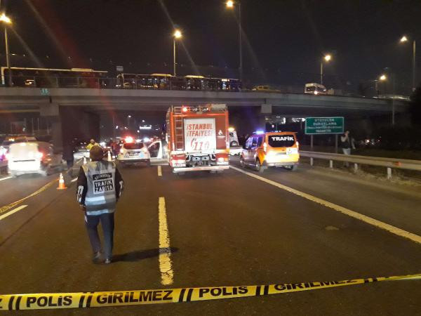 İstanbul'da feci kaza: Taksici hayatını kaybetti! - Resim: 2