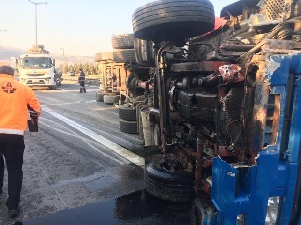 TEM'de TIR devrildi: Ankara yönü ulaşıma kapandı! - Resim: 3