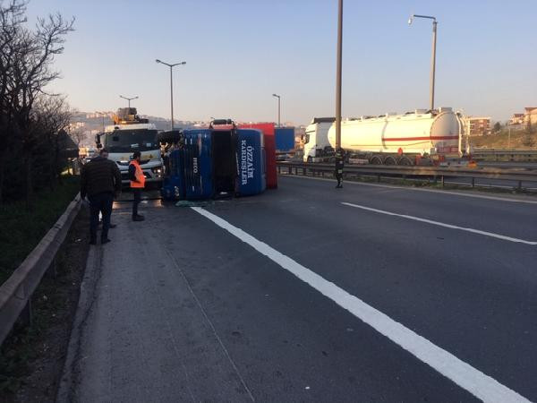 TEM'de TIR devrildi: Ankara yönü ulaşıma kapandı! - Resim: 4