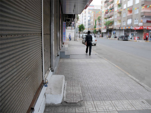 KCK tehdit etti esnaf kepenk indirdi - Resim: 4