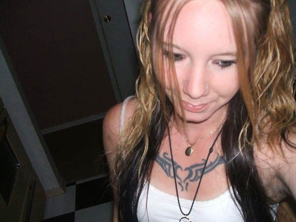 Facebook'taki en güzel dövmeli kızlar - Resim: 1