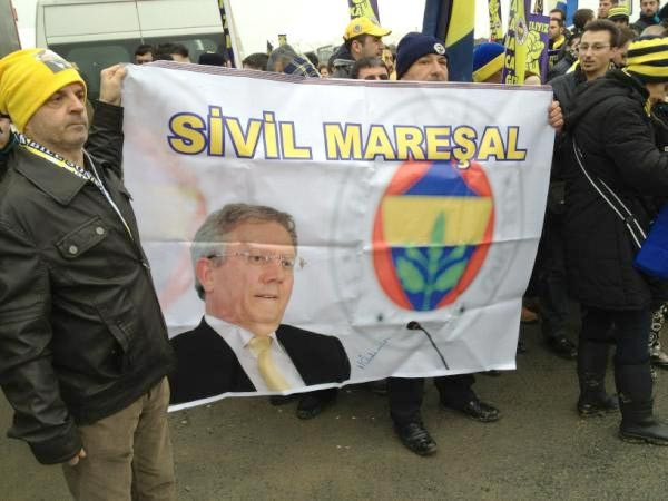 F.Bahçe taraftarından cemaat pankartı - Resim: 2