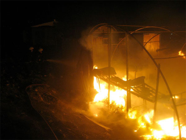 Çadır yangınında dehşet fotoğraflar - Resim: 2