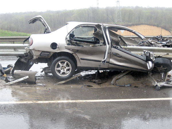 Bariyer önden girdi arkadan çıktı - Resim: 1