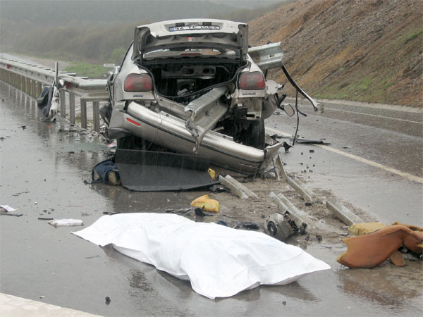 Bariyer önden girdi arkadan çıktı - Resim: 2