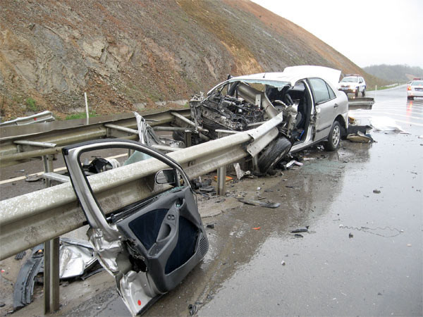 Bariyer önden girdi arkadan çıktı - Resim: 3