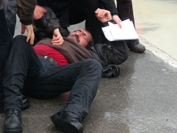 Emniyet önünde eyleme polis müdahalesi - Resim: 1