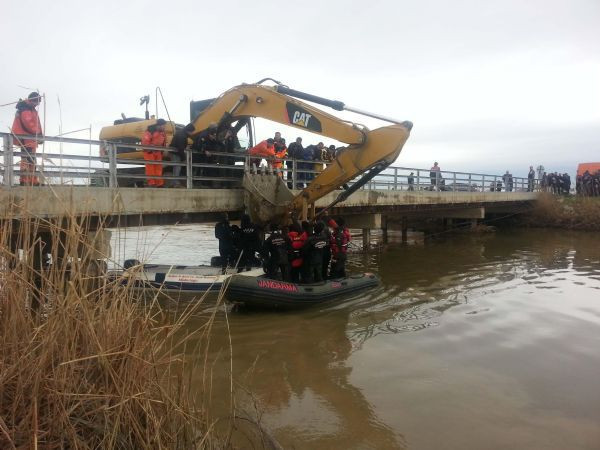 Nehre uçan otomobile ulaşıldı - Resim: 2