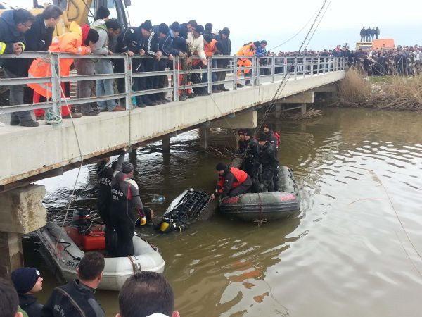 Nehre uçan otomobile ulaşıldı - Resim: 3