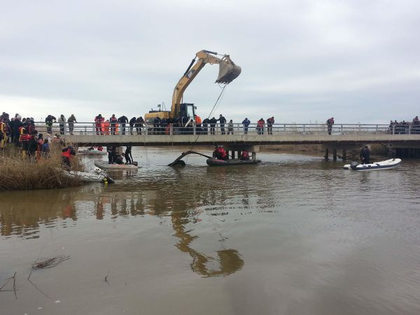 Nehre uçan otomobile ulaşıldı - Resim: 4