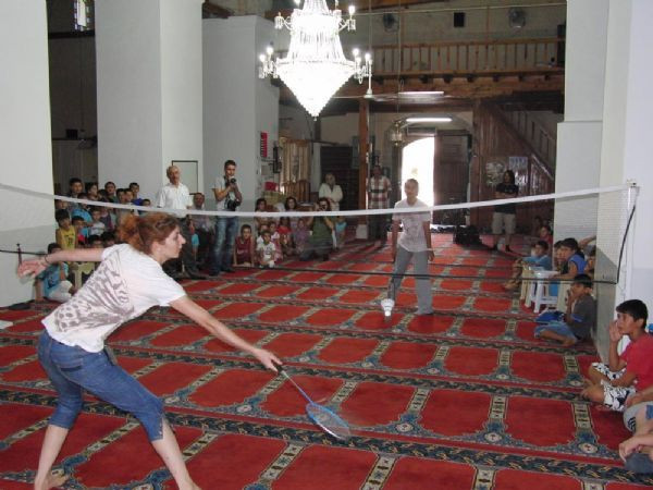 Cami'ye böyle girilir mi bu yapılır mı? - Resim: 1