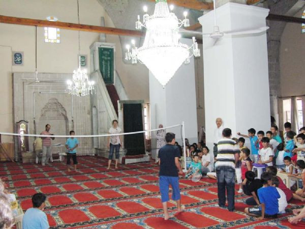 Cami'ye böyle girilir mi bu yapılır mı? - Resim: 3