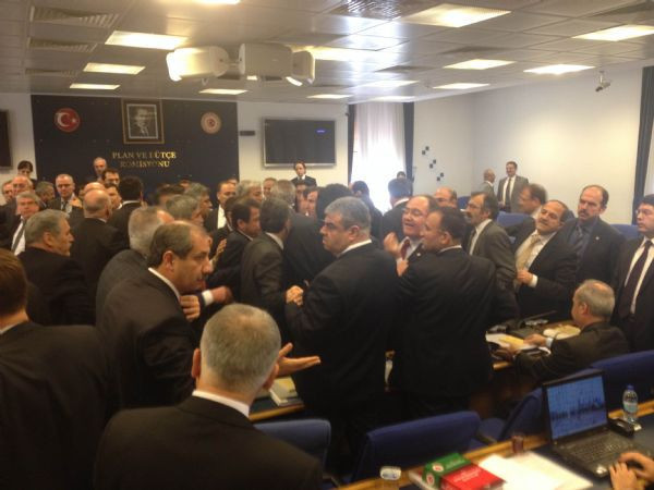 Zeyid Aslan'dan uçan tekme - Resim: 4