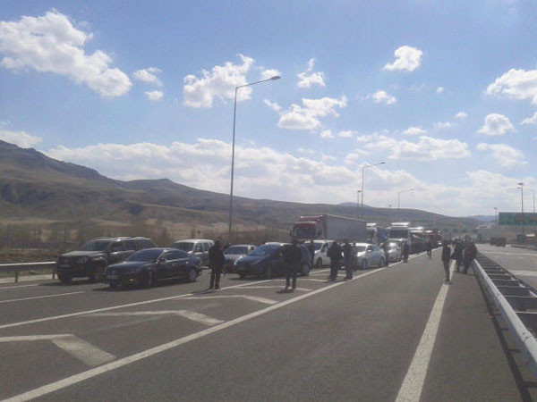 Jandarmaya silahlı saldırı: 3 şehit - Resim: 1