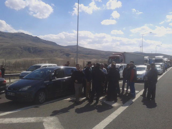 Jandarmaya silahlı saldırı: 3 şehit - Resim: 2