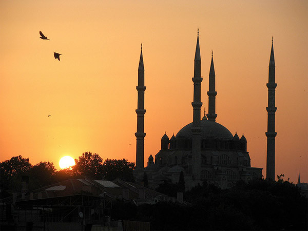 Bayraklar böyle yarıya indirildi - Resim: 1