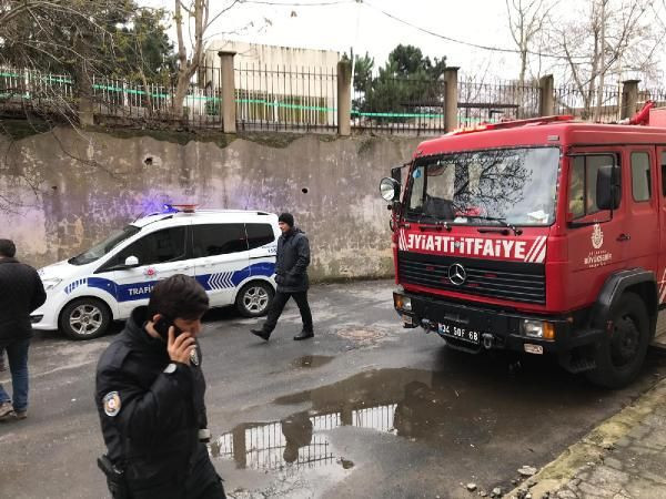 Beykoz'da istinat duvarı çöktü araçlar büyük zarar gördü - Resim: 3