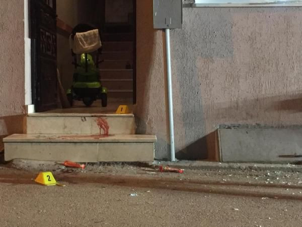 Evinin önüne otomobilini park eden komşusunu bıçakladı - Resim: 1