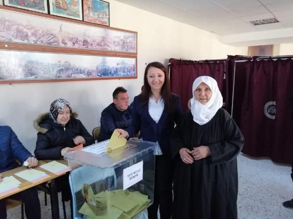 Sekreter olarak girdiği belediyeye başkan oldu - Resim: 1