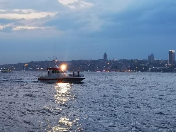 İstanbul'da köprüden atlayarak intihar eden kişiyi arama çalışmaları sürüyor - Resim: 2