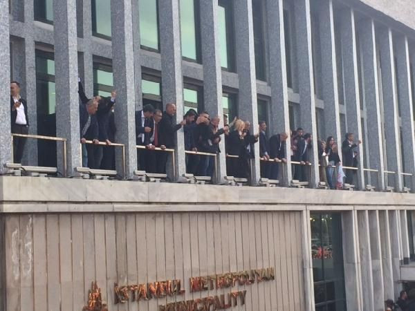 Saraçhane'de mazbata sonrası Ekrem İmamoğlu kalabalığı - Resim: 4