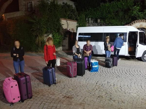 İzmir'de fuhuş operasyonu! Polis 40 gün boyunca takip edip harekete geçti - Resim: 4